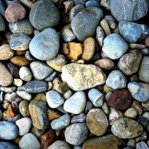عکس سنگ های رود خانه ای رنگی با کیفیت بالا