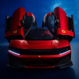 عکس ماشین ferrari f80 فراری قرمز رنگ با کیفیت بالا